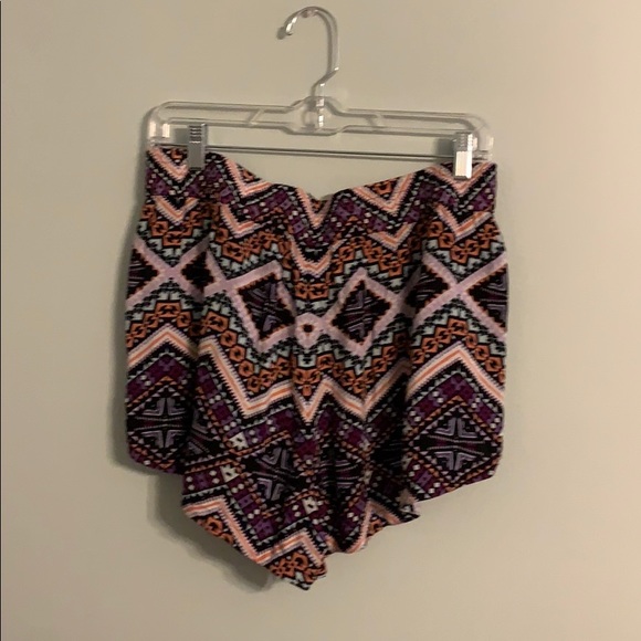 Aztec Print Elastic Shorts - Picture 2 of 2